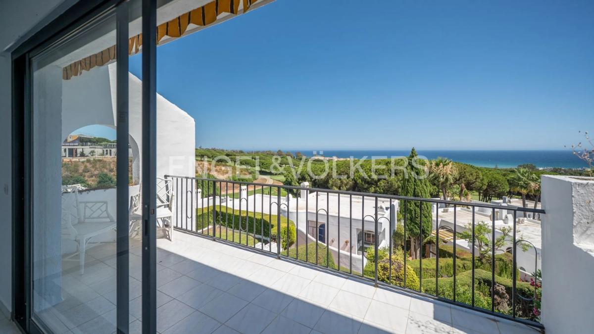 Sprzedaż niezależnego domku jednorodzinnego w Avenida de los Acebos, Marbella photo 2