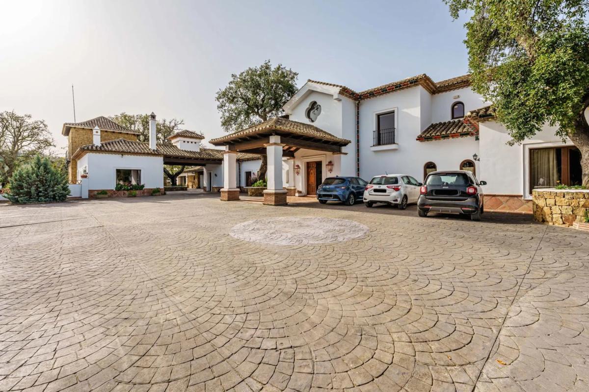 Venta de finca rústica en Vía , Marbella photo 1