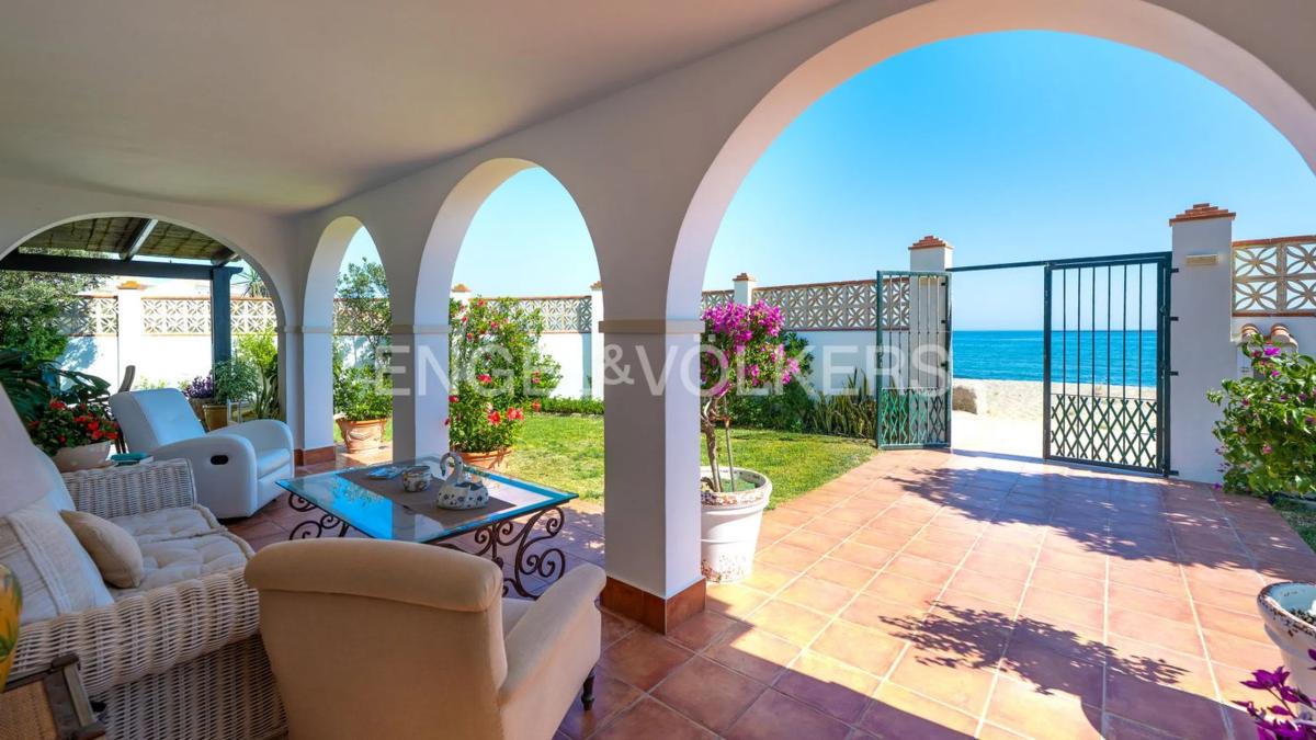 Venta de chalet independiente en Calle del Mar de la Tranquilidad, Marbella
photo 1
