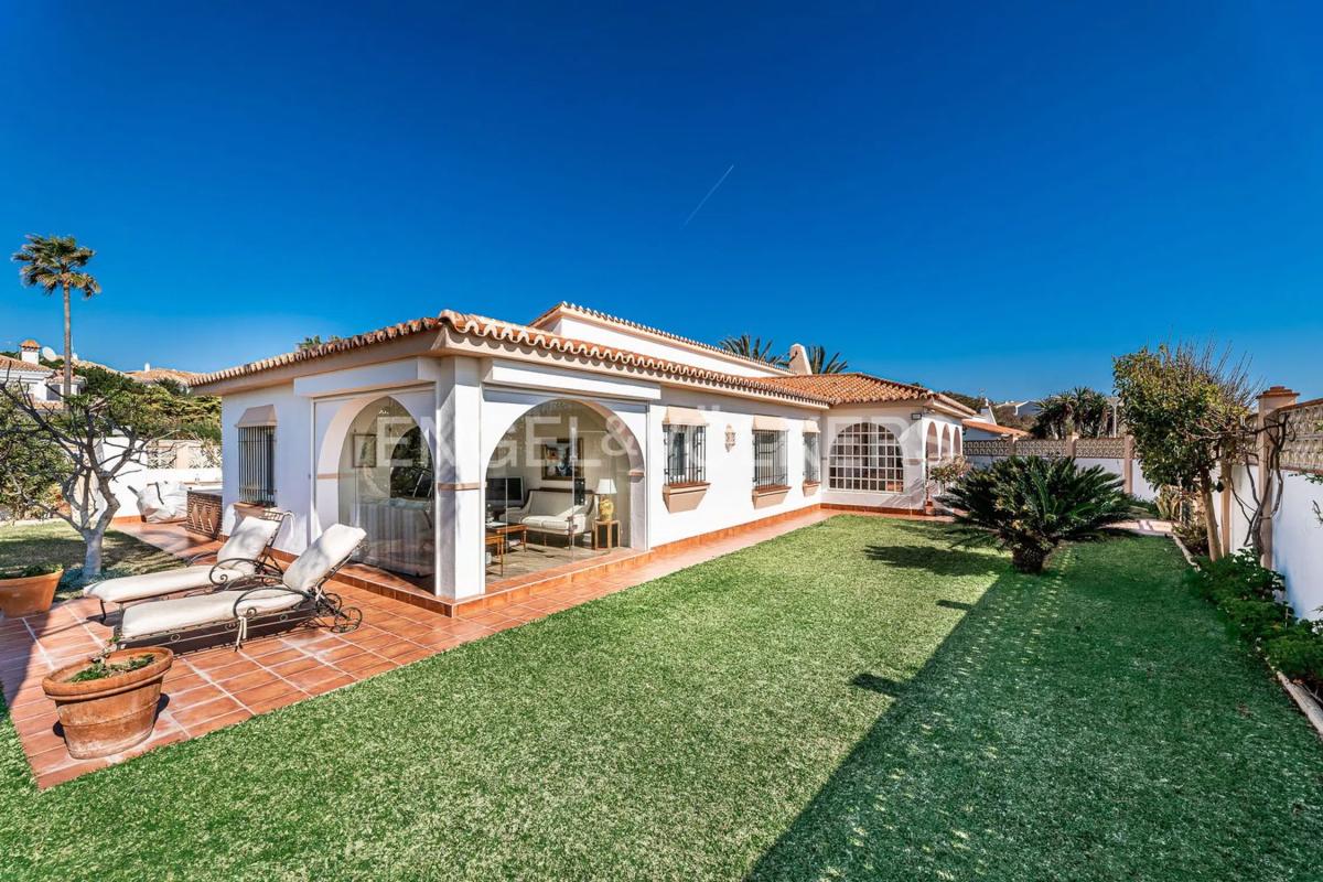 Venta de chalet independiente en Calle del Mar de la Tranquilidad, Marbella
photo 3