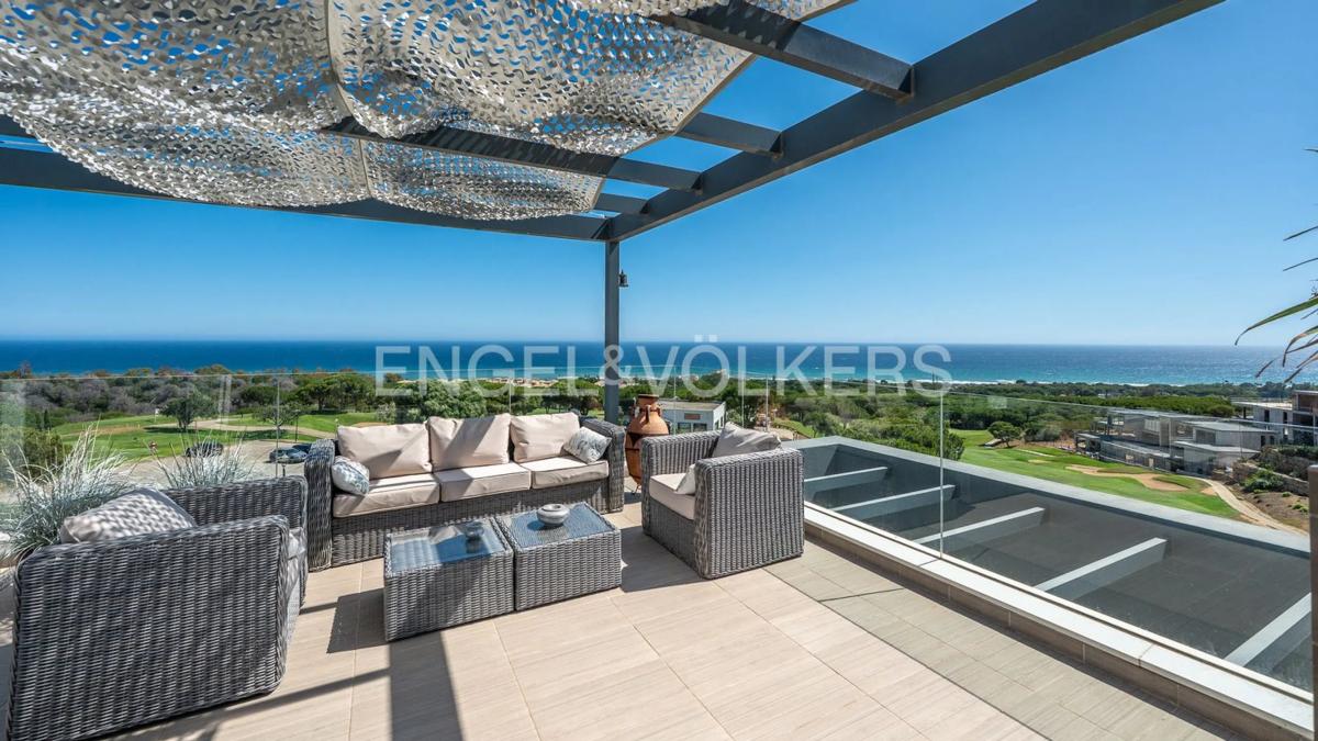Sprzedaż niezależnego domku jednorodzinnego w Avenida de los Acebos, Marbella photo 1