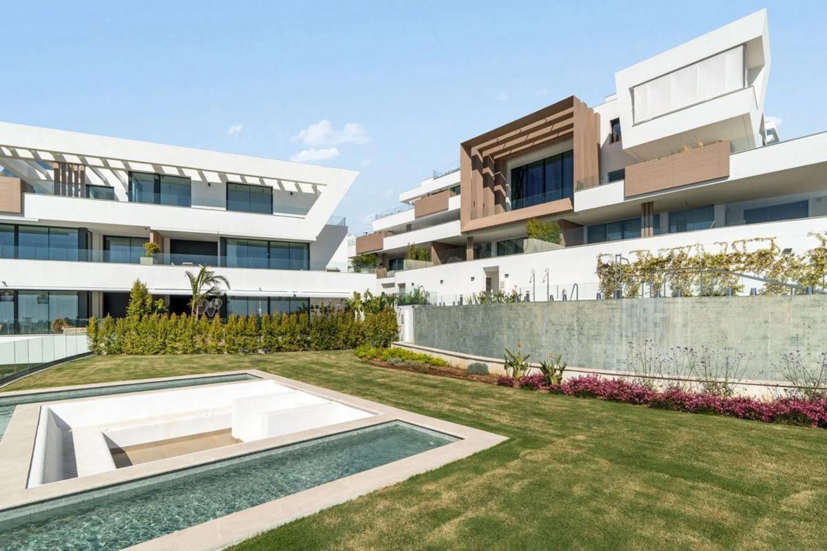 Venta de duplex en Avenida de los Acebos, Marbella photo 1