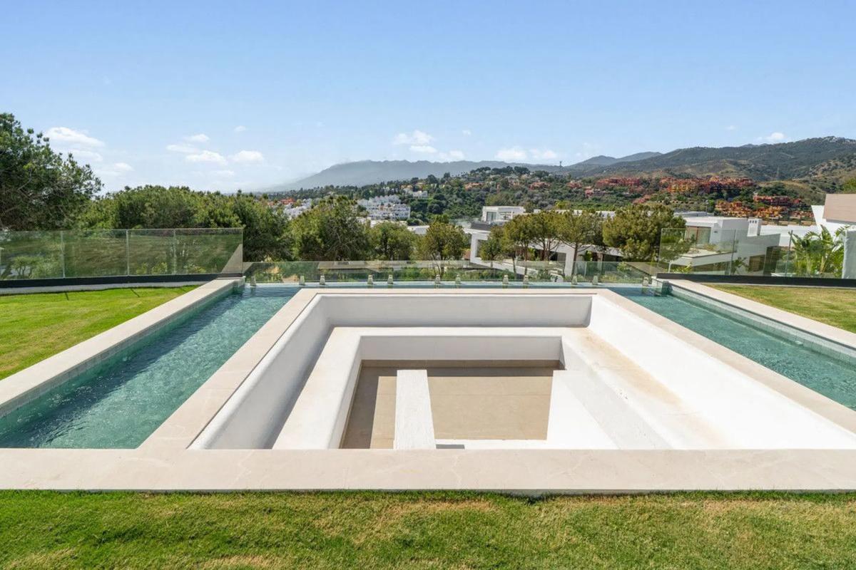 Venta de duplex en Avenida de los Acebos, Marbella photo 2