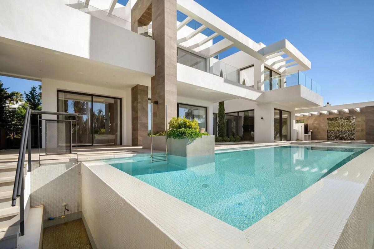 Sprzedaż niezależnego domku jednorodzinnego w Calle la Mancha, Marbella photo 1