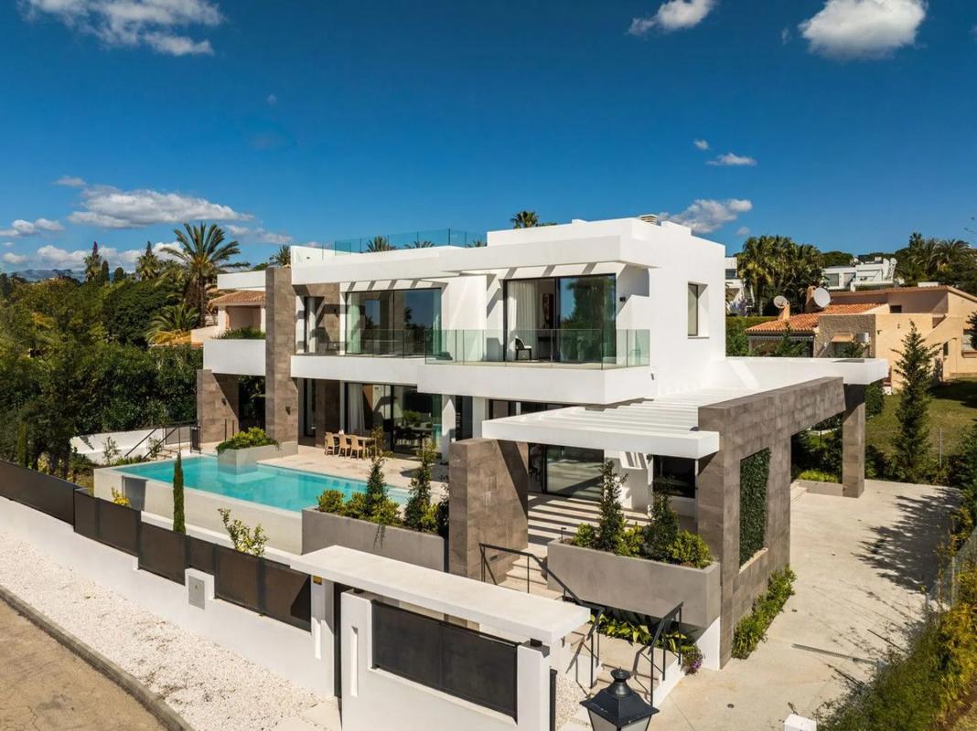 Sprzedaż niezależnego domku jednorodzinnego w Calle la Mancha, Marbella photo 3