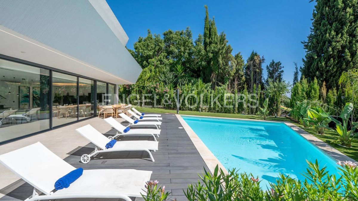 Sprzedaż niezależnego domku jednorodzinnego w  Avenida Casarabonela, Marbella photo 2