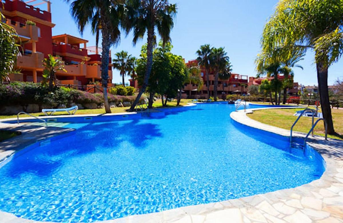 Venta de ático en Barrio Reserva de Marbella, Marbella photo 3