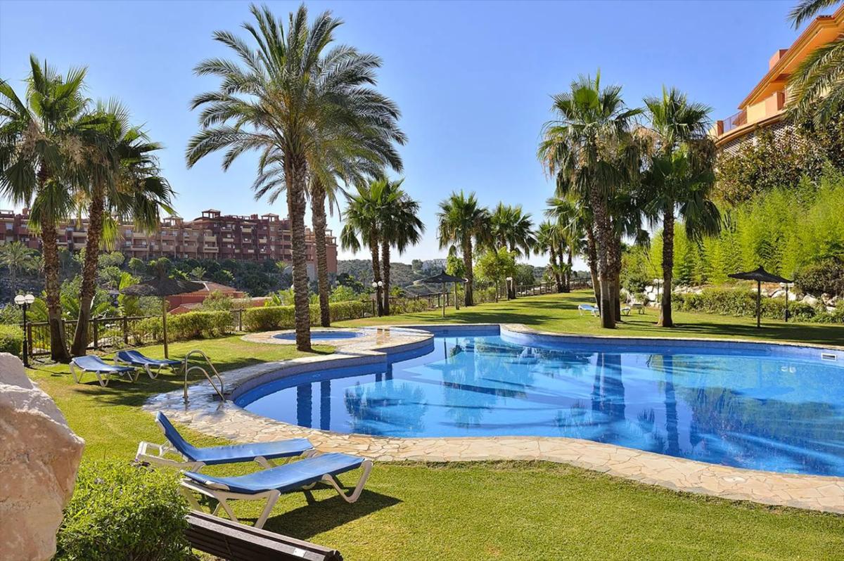 Venta de ático en Barrio Reserva de Marbella, Marbella photo 4