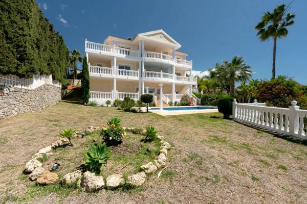 Частный шале на продаже в  Barrio Elviria, Марбелла photo 1