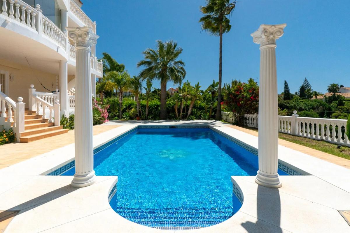 Sprzedaż niezależnego domku jednorodzinnego w Barrio Elviria, Marbella photo 4