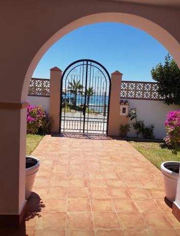 Casa de pueblo en calle del Mar de la Tranquilidad photo 1