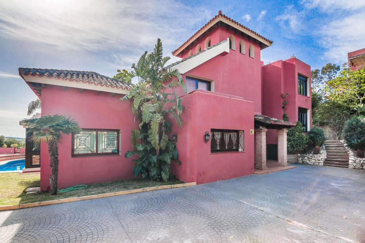 Sprzedaż niezależnego domku jednorodzinnego w Urbanización Hacienda las Chapas, 255, Marbella photo 1