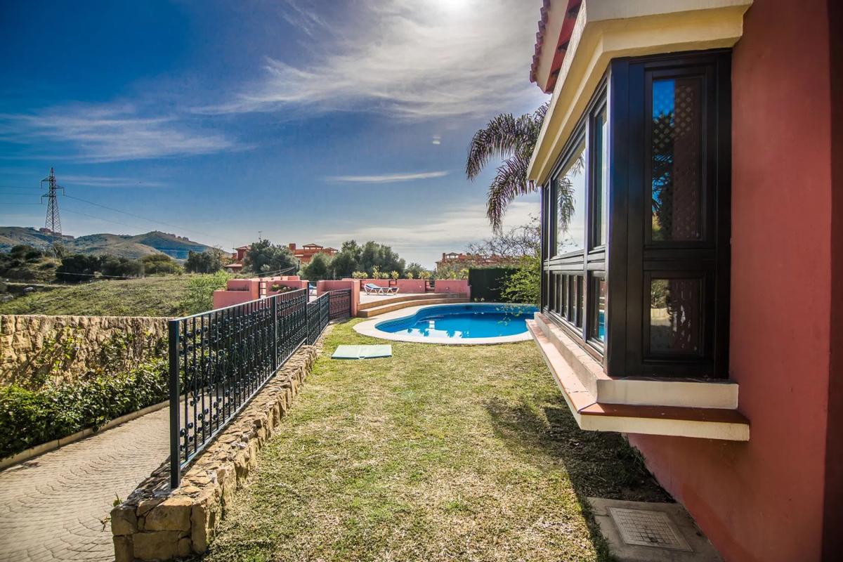 Sprzedaż niezależnego domku jednorodzinnego w Urbanización Hacienda las Chapas, 255, Marbella photo 4
