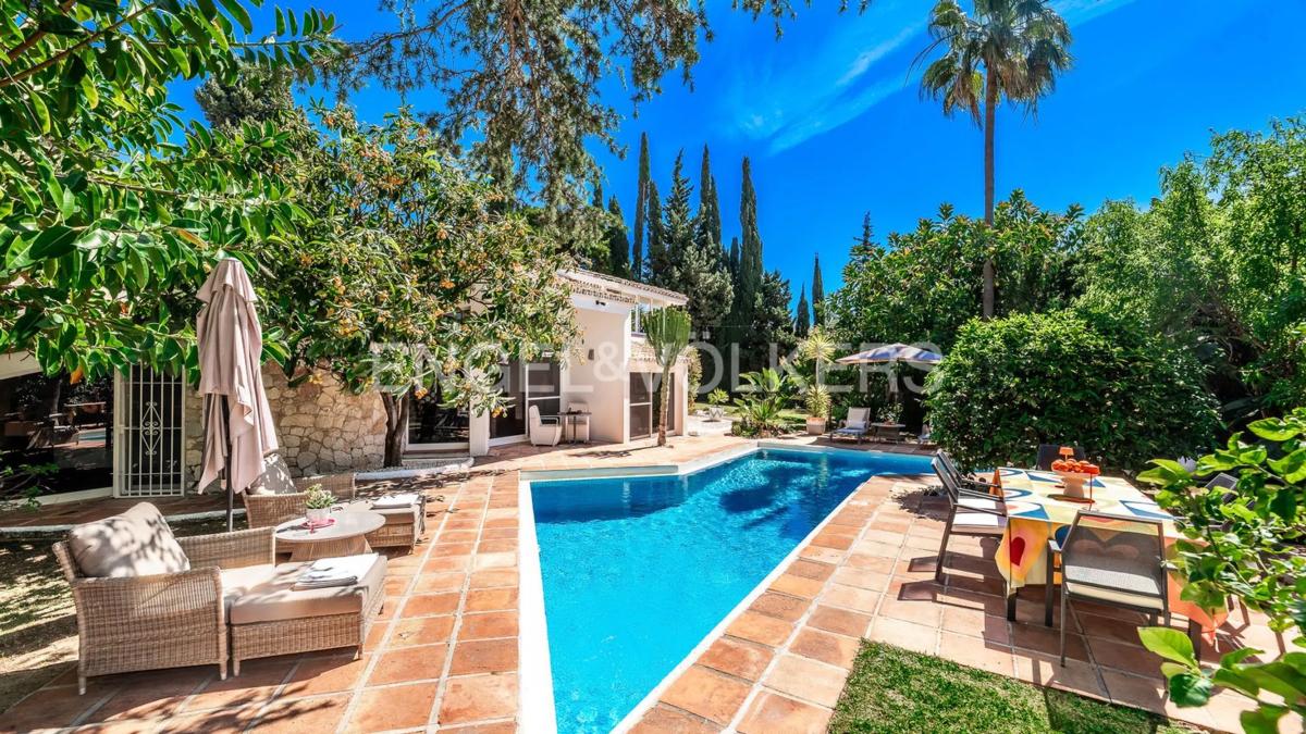 Sprzedaż niezależnego domku jednorodzinnego w Avenida de las Cumbres, Marbella photo 5