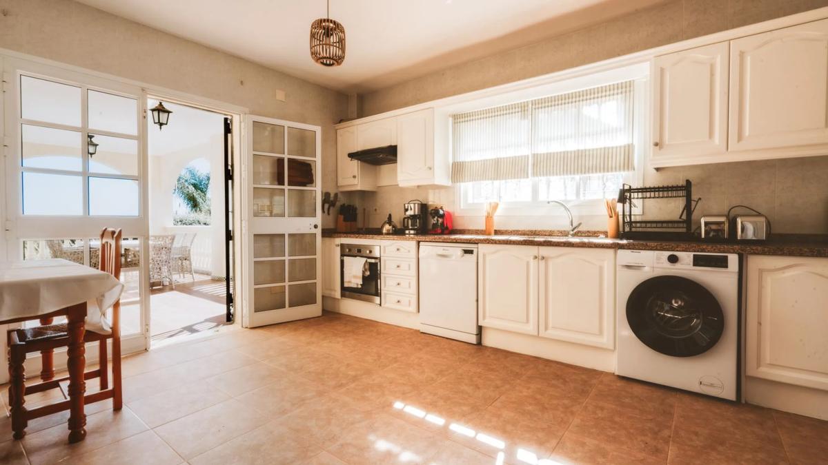 Sprzedaż niezależnego domku jednorodzinnego w CL PAVO REAL (CARIBE PLAYA), 143, Marbella photo 1