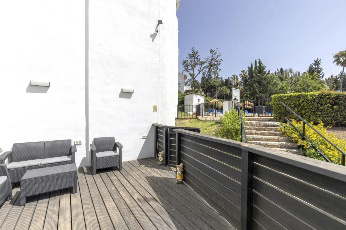 Venta de chalet adosado en  Avenida Benajarafe , Marbella photo 3