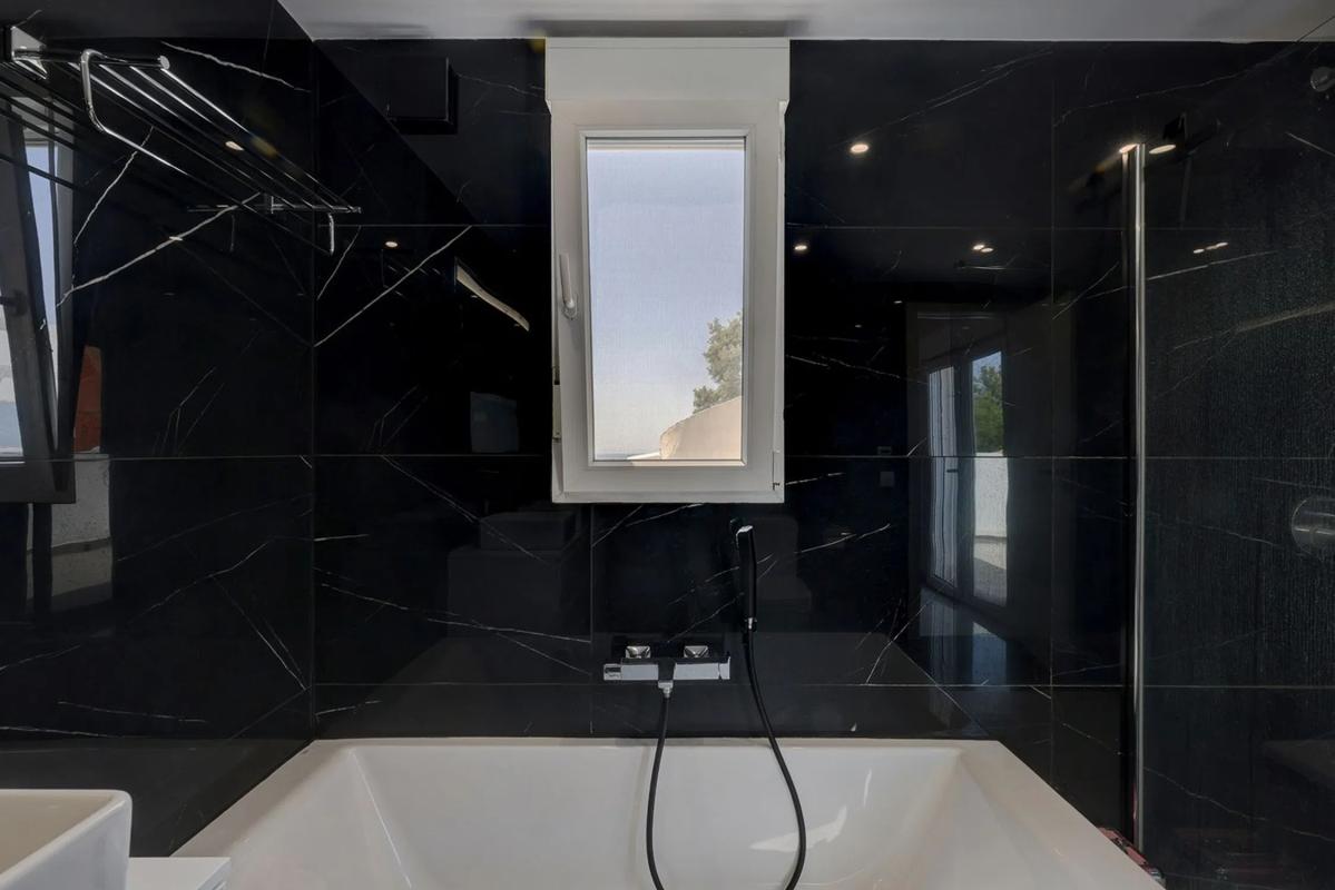 Venta de chalet adosado en  Avenida Benajarafe , Marbella photo 4
