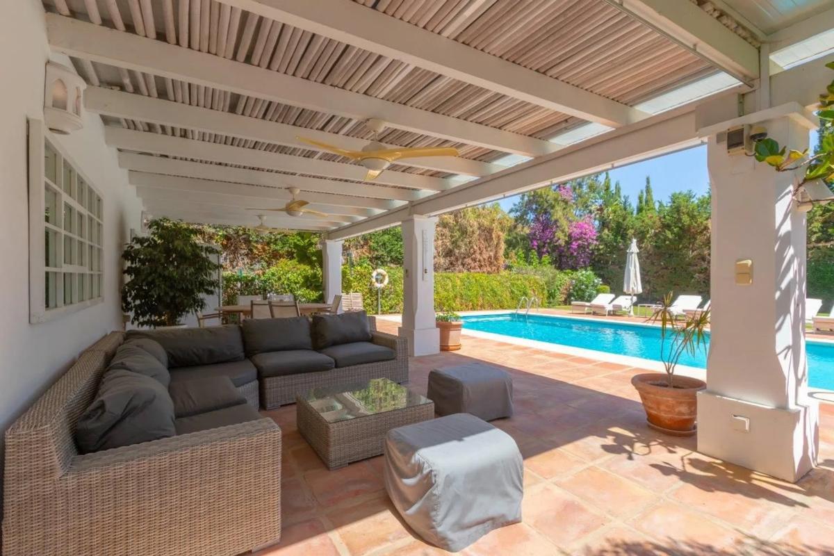 Sprzedaż niezależnego domku jednorodzinnego w Calle Internacional City, 400, Marbella photo 2