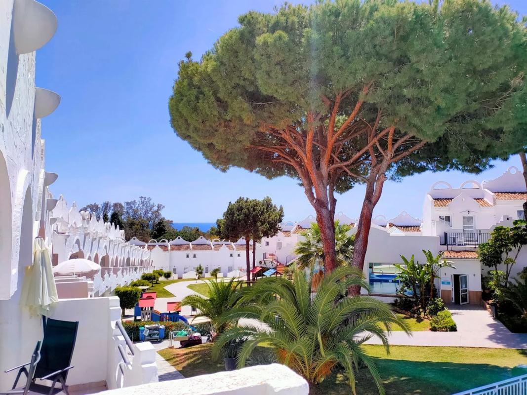 Sprzedaż szeregowego domku w Avenida Alpandeire s/n , Marbella photo 3