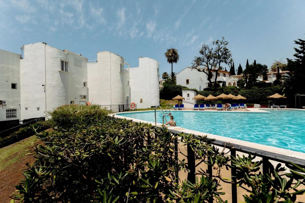 Venta de chalet adosado en  CL BENAJARAFE-RESERVA MARBEL , Marbella photo 5