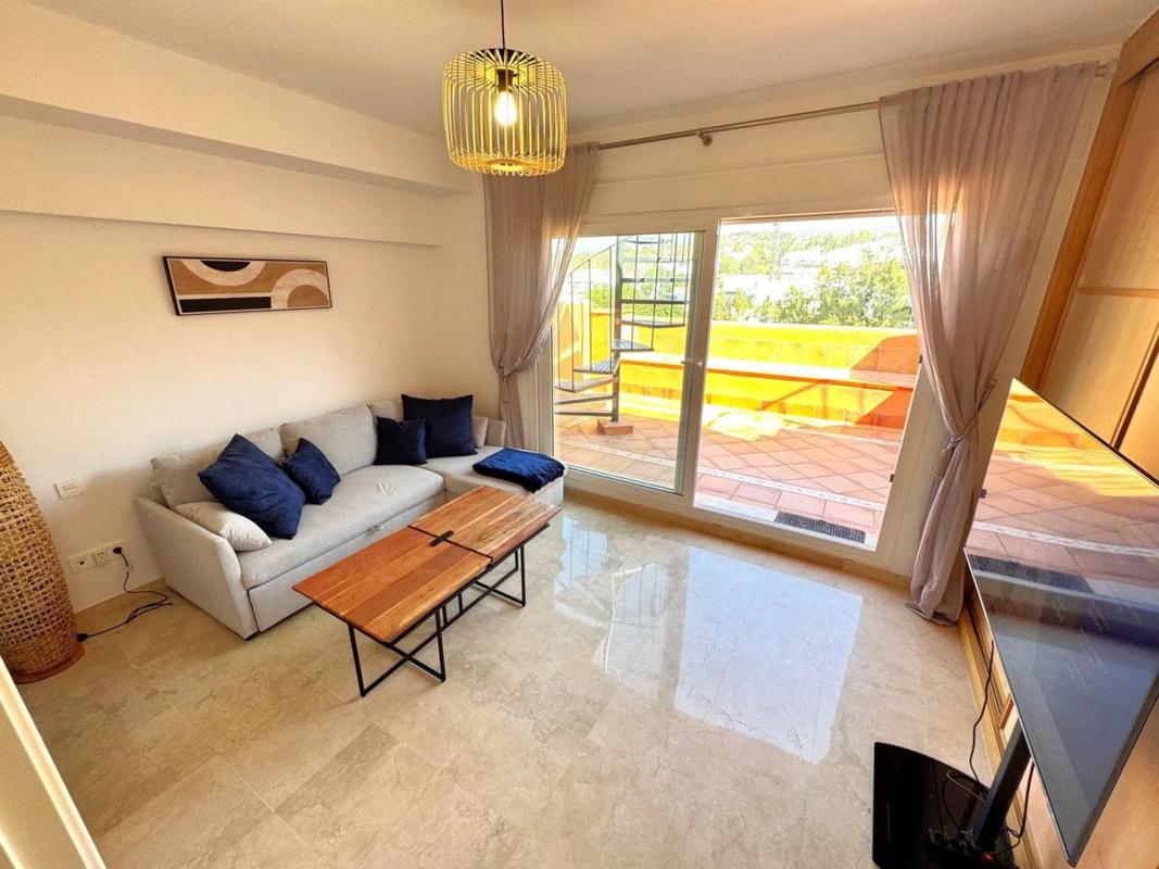 Venta de chalet adosado en  Avenida de los Alisos , Marbella photo 5
