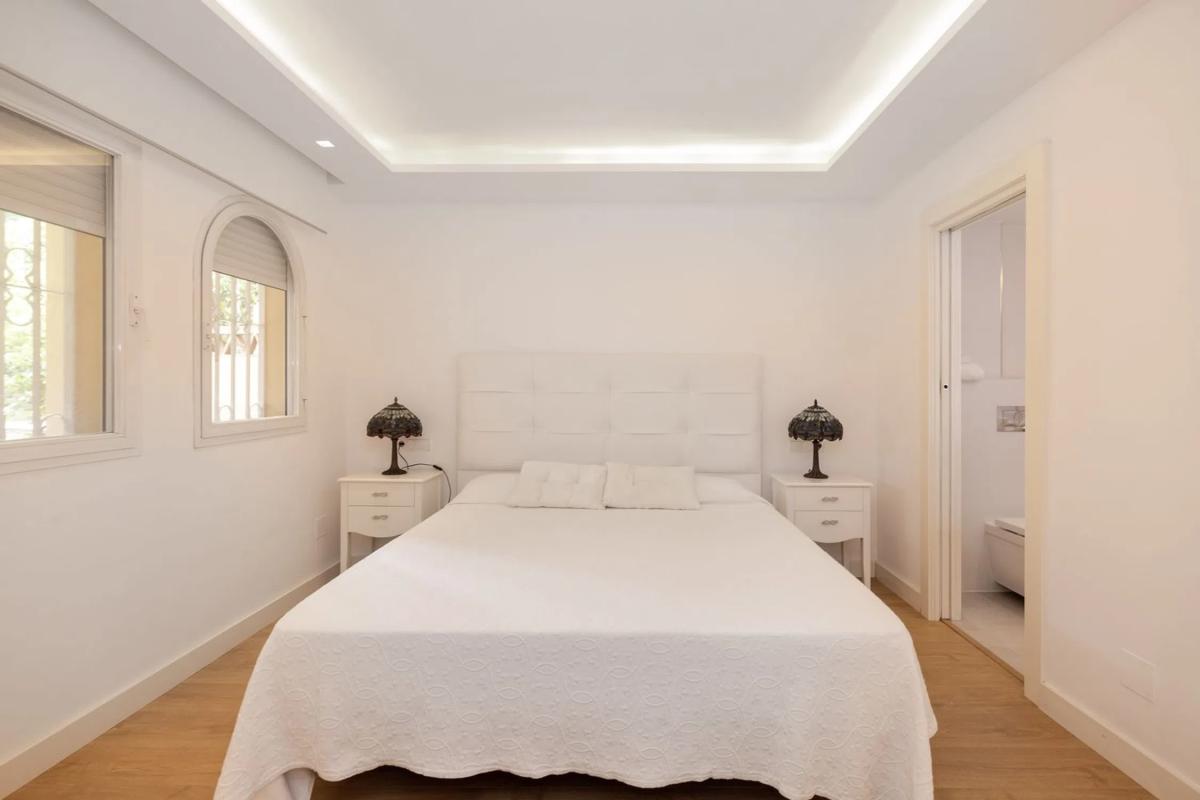 Sale of apartment in Conjunto White Pearl Beach, Marbella
 photo 3
