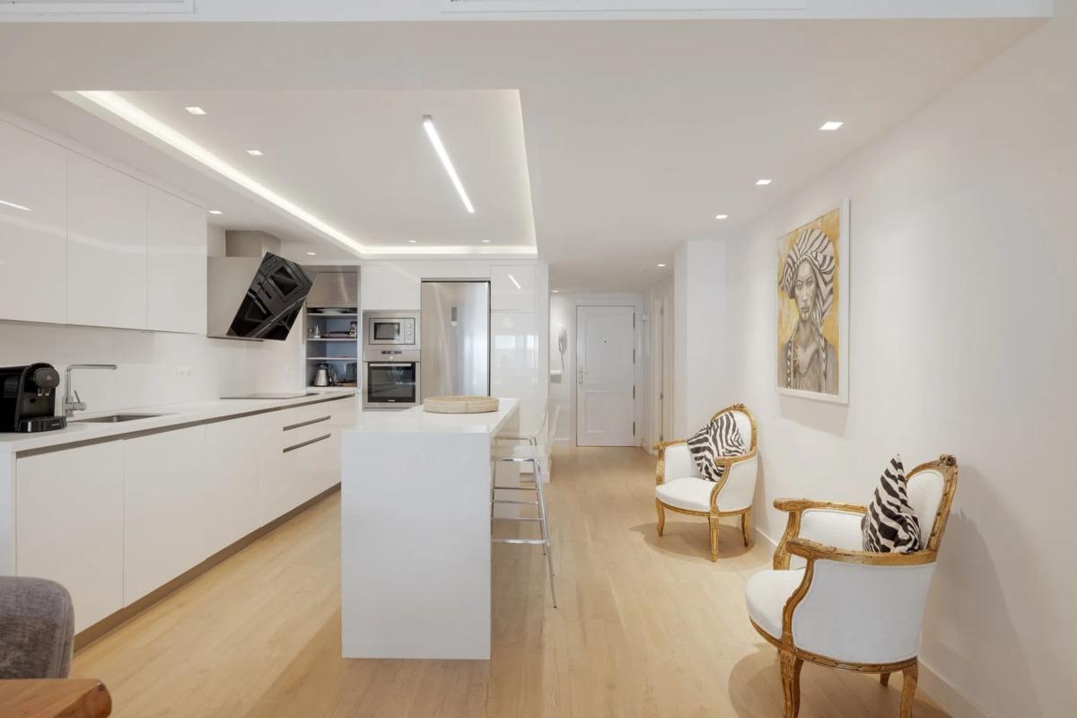 Sale of apartment in Conjunto White Pearl Beach, Marbella
 photo 5