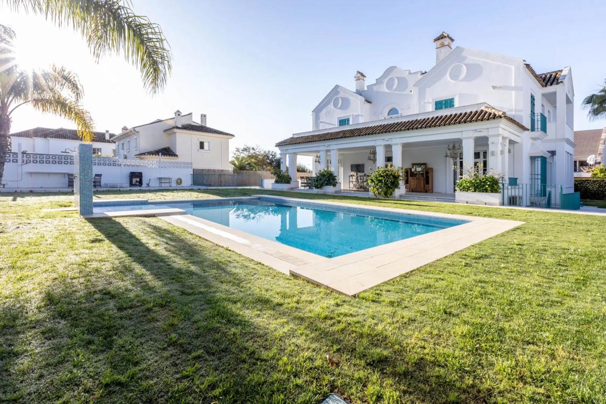 Sprzedaż niezależnego domku jednorodzinnego w Calle Picasso, Marbella photo 1