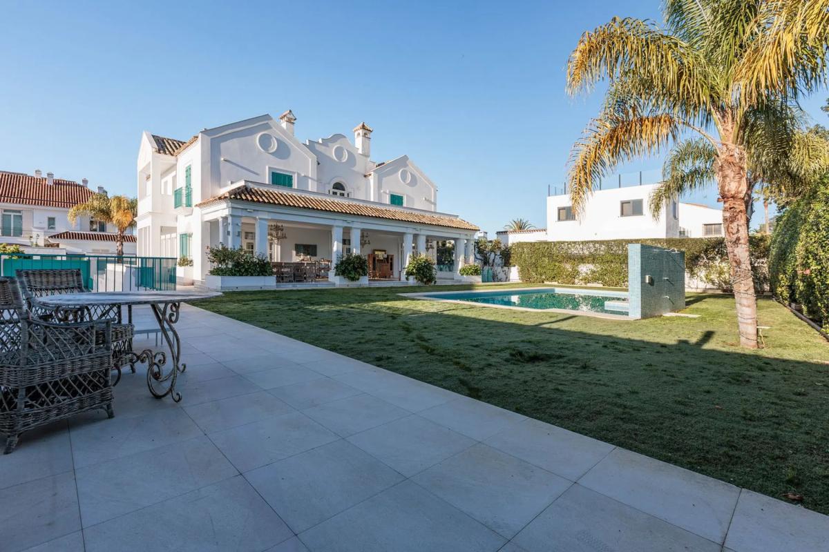 Sprzedaż niezależnego domku jednorodzinnego w Calle Picasso, Marbella photo 2
