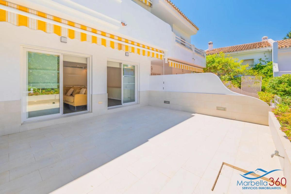 Venta de chalet adosado en  Calle Higueral de Artola s/n , Marbella photo 2