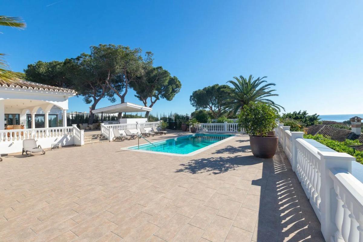 Sprzedaż niezależnego domku jednorodzinnego w Barrio Elviria, Marbella photo 1