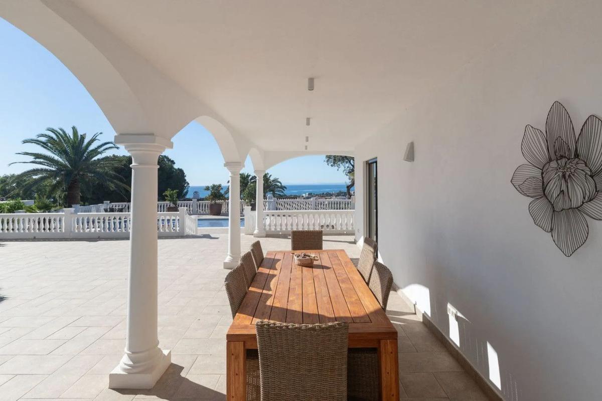 Sprzedaż niezależnego domku jednorodzinnego w Barrio Elviria, Marbella photo 2