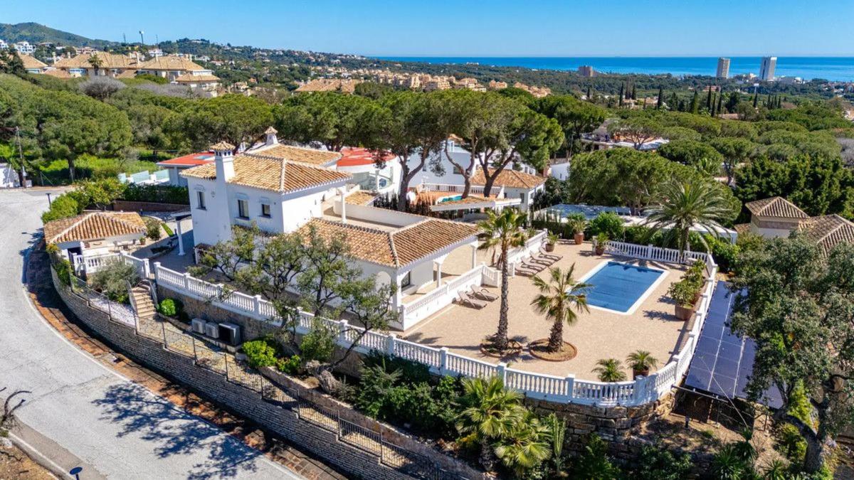 Sprzedaż niezależnego domku jednorodzinnego w Barrio Elviria, Marbella photo 3