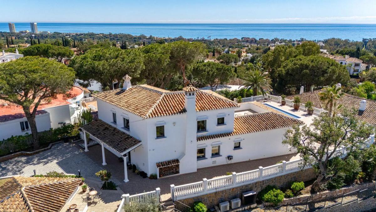 Sprzedaż niezależnego domku jednorodzinnego w Barrio Elviria, Marbella photo 4