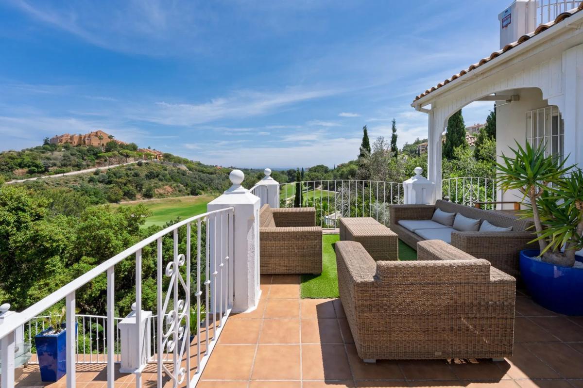 Sprzedaż niezależnego domku jednorodzinnego w  Barrio Elviria, Marbella photo 2