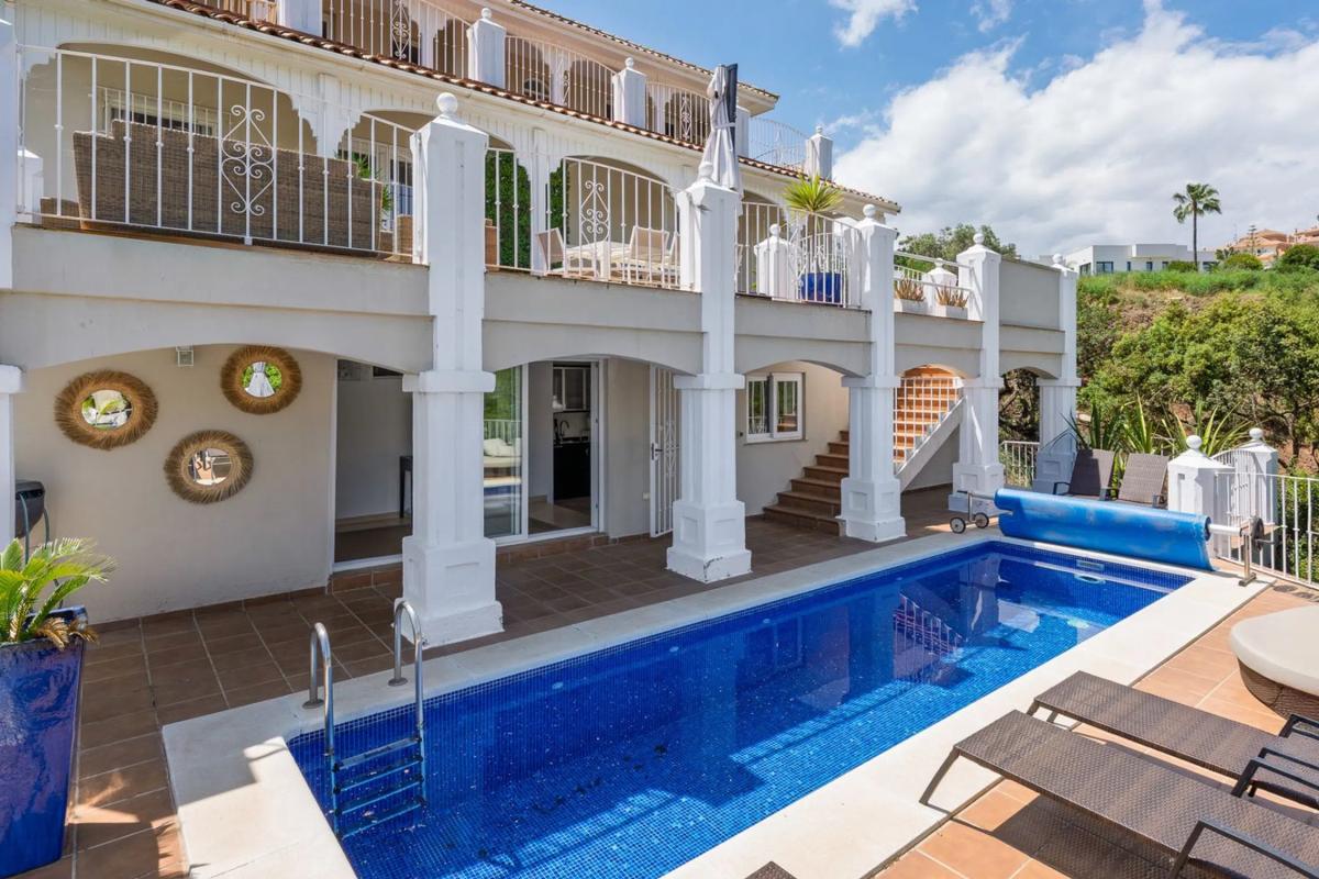 Sprzedaż niezależnego domku jednorodzinnego w  Barrio Elviria, Marbella photo 3