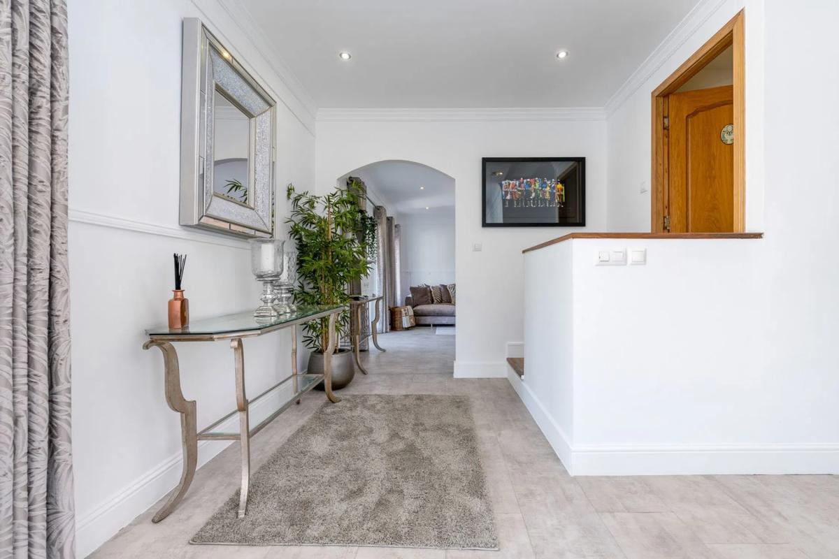 Sprzedaż niezależnego domku jednorodzinnego w  Barrio Elviria, Marbella photo 4