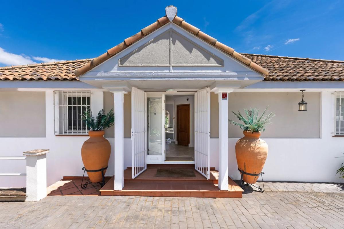 Sprzedaż niezależnego domku jednorodzinnego w  Barrio Elviria, Marbella photo 5
