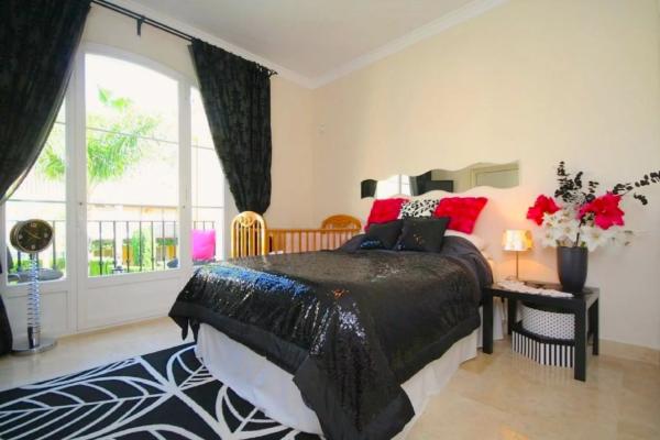 Chalet pareado en calle Dalia, 2 thumbnail 1