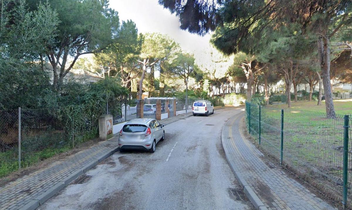 Venta de chalet independiente en Calle Enebro, Marbella
photo 1