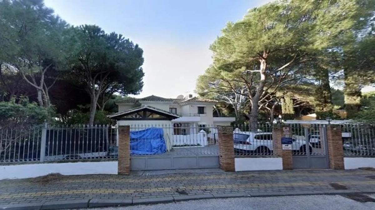 Venta de chalet independiente en Calle Enebro, Marbella
photo 2