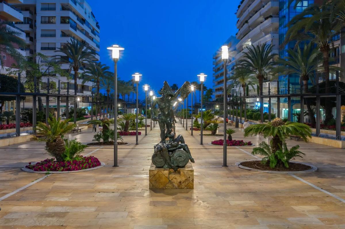 Venta de chalet independiente en Calle Enebro, Marbella
photo 4