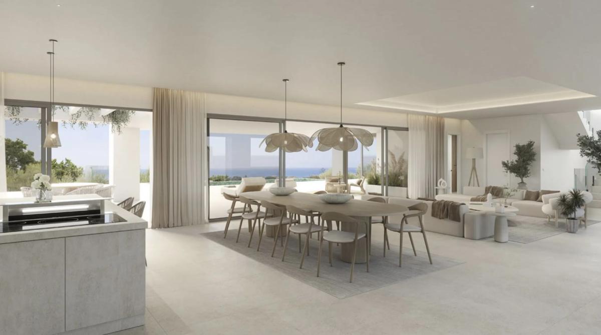 Sale of independent chalet in Barrio Elviria, Marbella
 photo 2