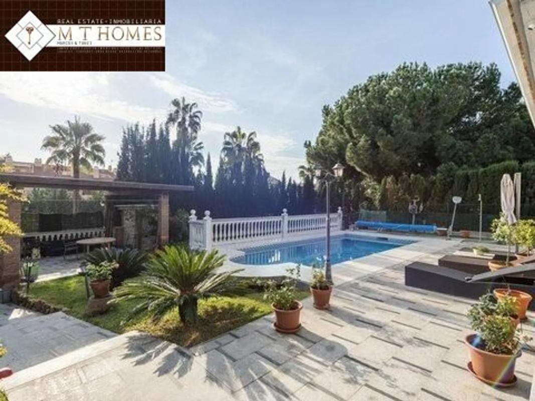 Sprzedaż niezależnego domku jednorodzinnego w  Barrio Cabopino-Artola, Marbella photo 2