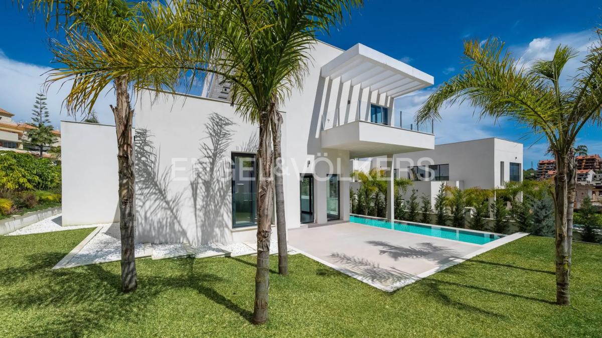 Sprzedaż niezależnego domku jednorodzinnego w  Calle Trebol, Marbella photo 2
