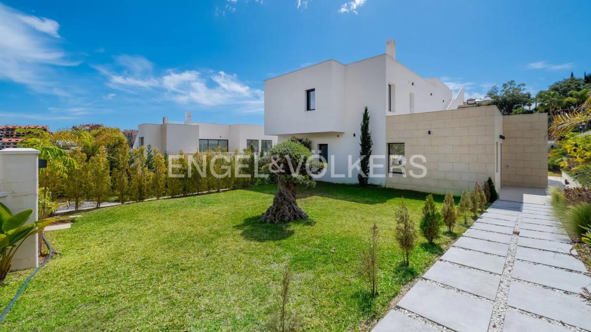 Sprzedaż niezależnego domku jednorodzinnego w  Calle Trebol, Marbella photo 3