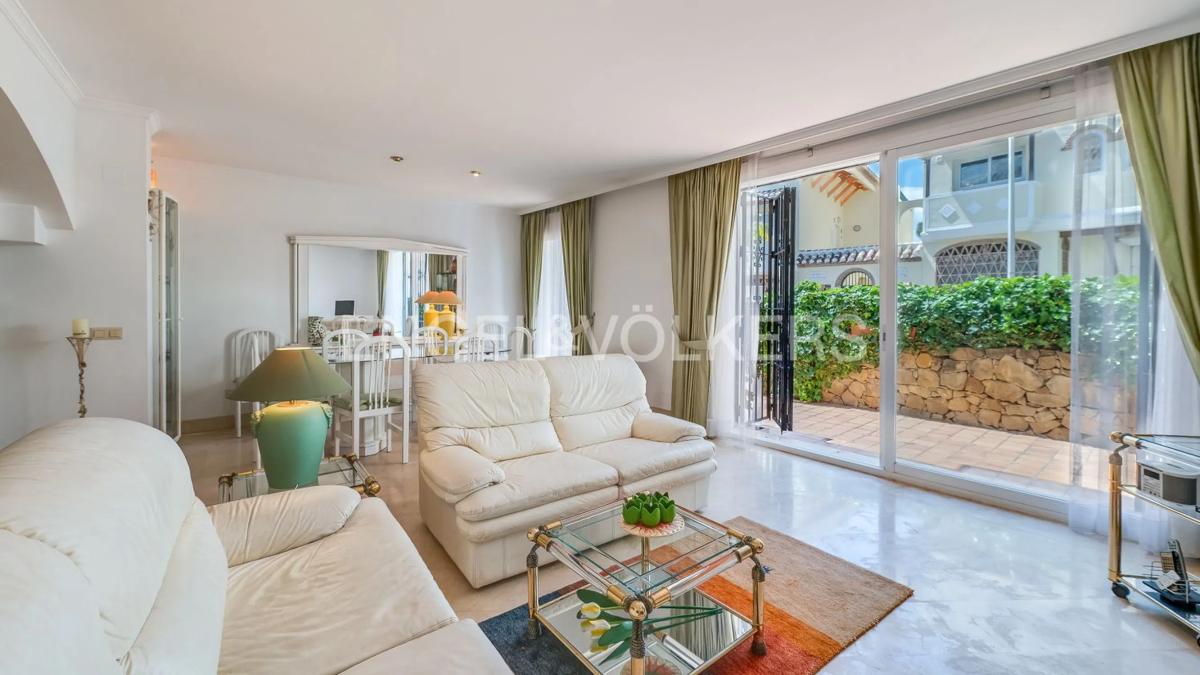 Sprzedaż mieszkania w Conjunto White Pearl Beach, Marbella
photo 3