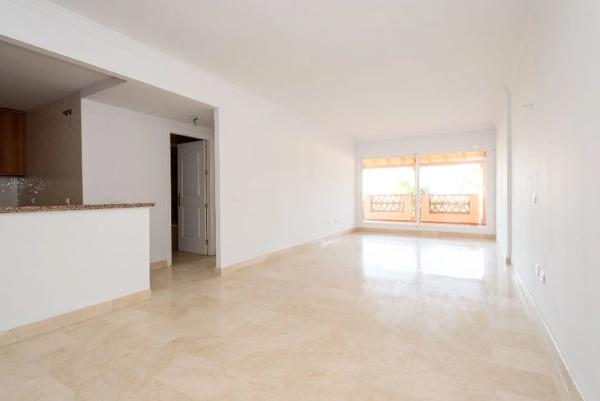 Piso en venta en C. Hiedra, Marbella
photo 1