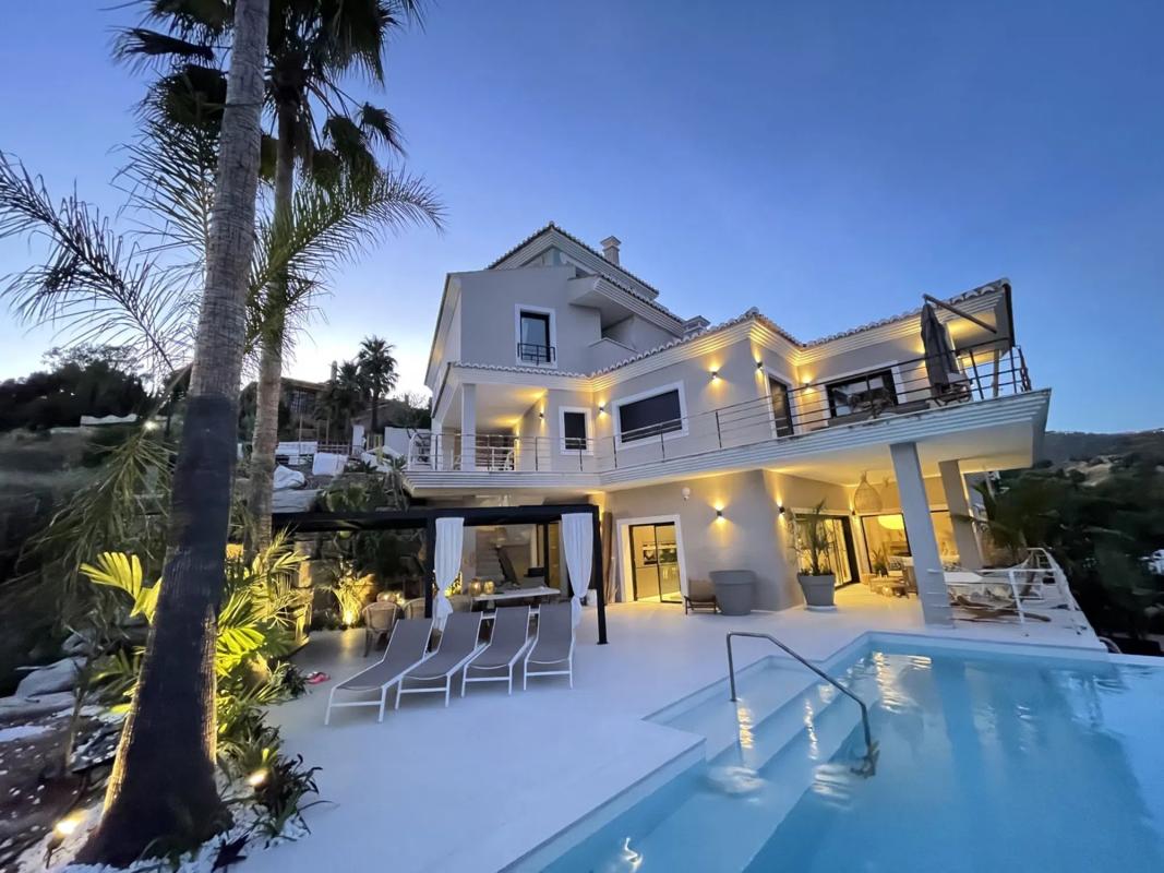 Sprzedaż niezależnego domku jednorodzinnego w Barrio Elviria, Marbella photo 1