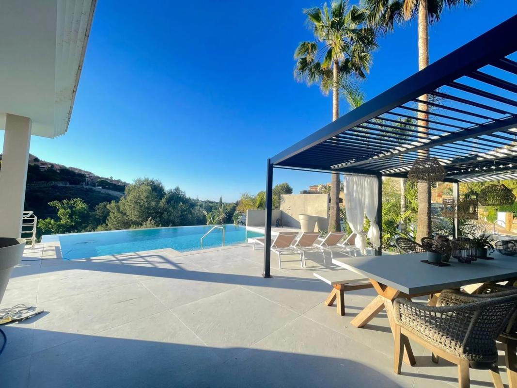 Sprzedaż niezależnego domku jednorodzinnego w Barrio Elviria, Marbella photo 2